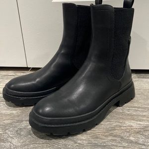 Steve Madden Chelsea Boot New w/o tags